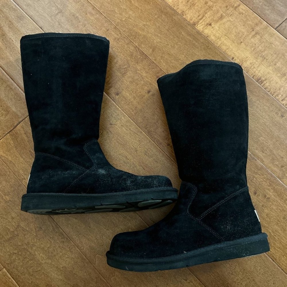 Ugg Classic Black Boot with Beige Fur Inside